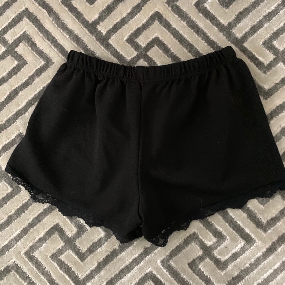 Shorts - Picture 3 of 4